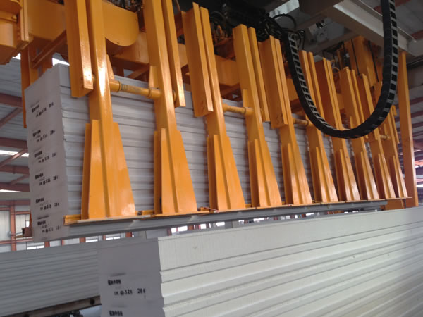 Azule de sujeción de productos terminado para la clasificación del panel AAC