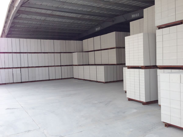 Área de apilamiento de bloques AAC terminado