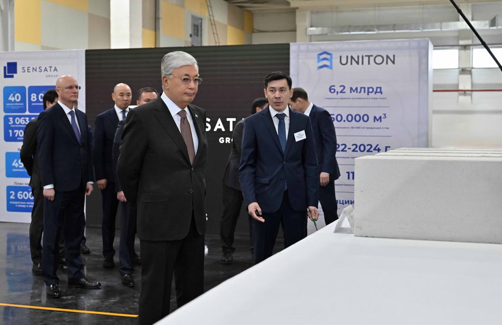El presidente de Kazajstán, Tokayev inspecciona Uniton Factory Teeyer Intelligent, abre un nuevo capítulo en la industria de la construcción de Kazajstán